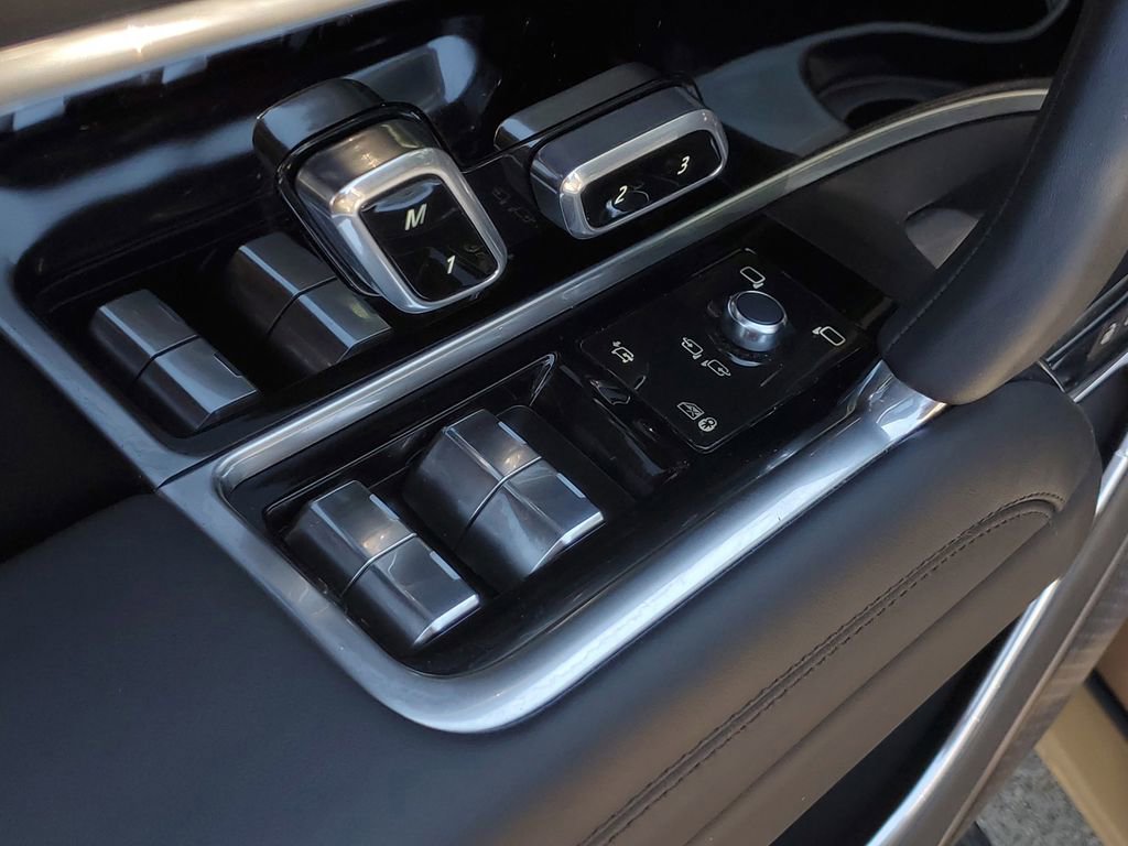 Used 2025 Land Rover Range Rover Long Wheelbase Autobiography image 13