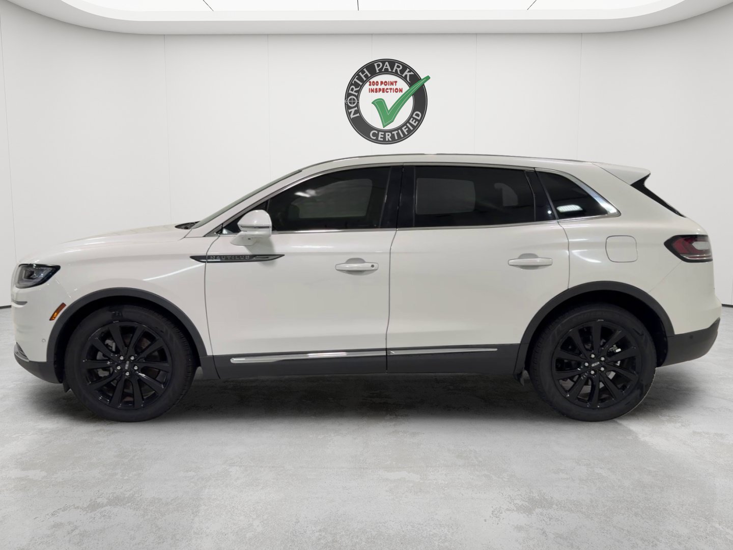 Used 2021 Lincoln Nautilus Reserve w/ Equipment Group 201A FWD image 2