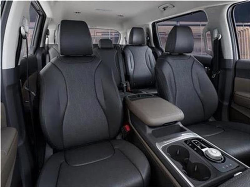 New 2026 Kia Carnival EX image 42