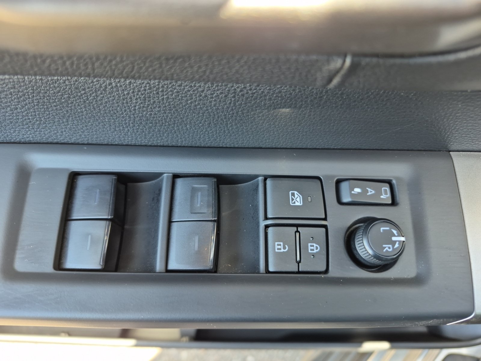 Used 2025 Toyota Tundra Limited AWD/4WD image 15