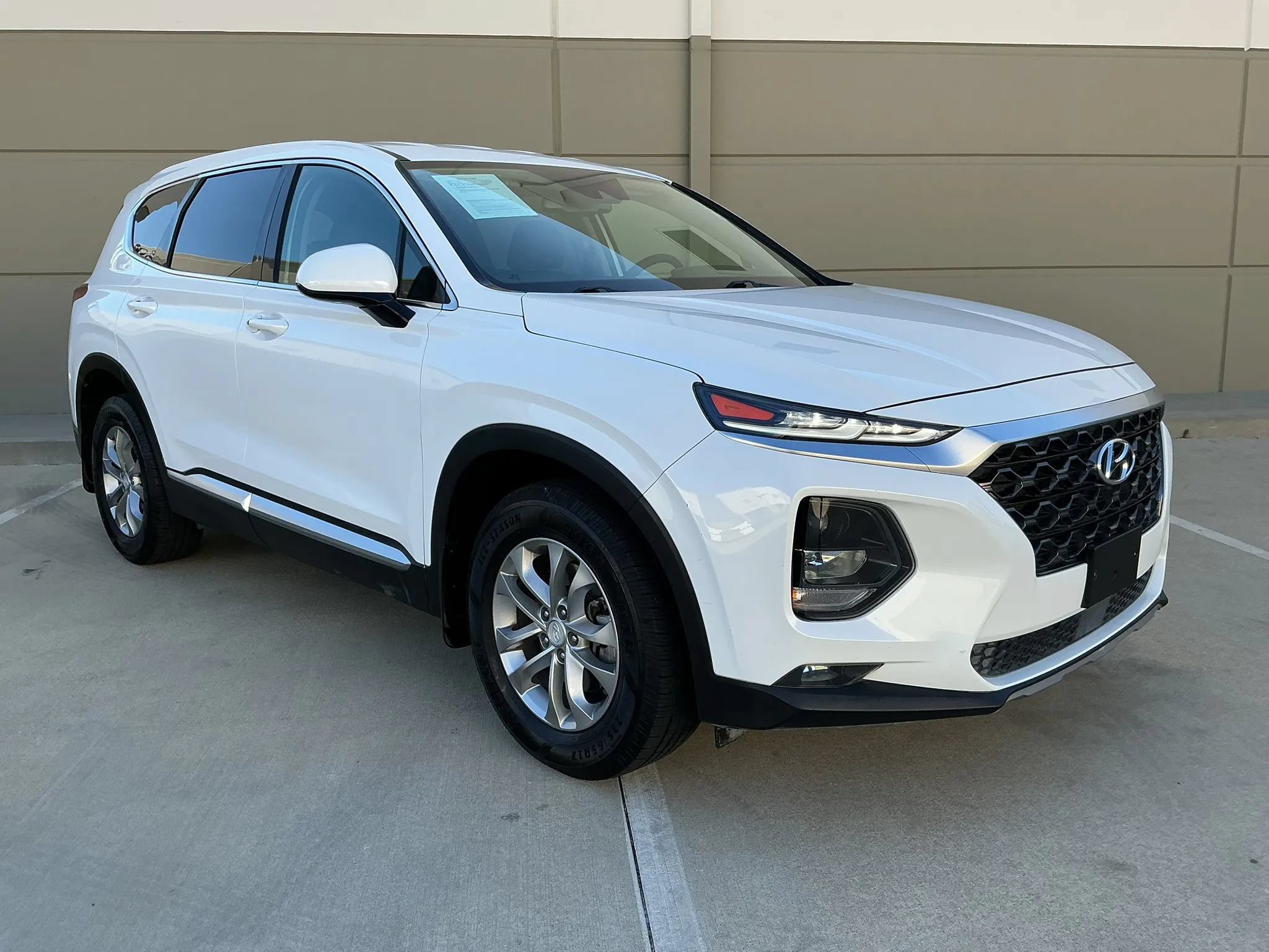 Used 2019 Hyundai Santa Fe SEL FWD image 3