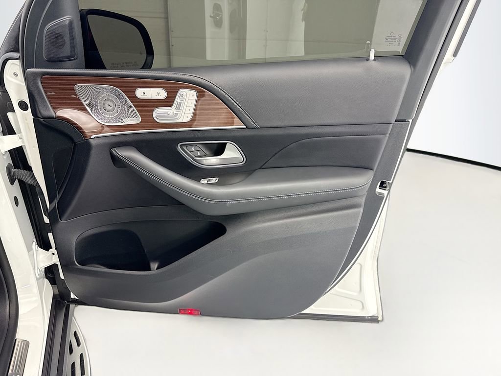 Used 2023 Mercedes-Benz GLS 580 4MATIC image 24
