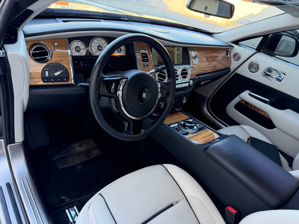 Used 2017 Rolls-Royce Wraith RWD image 15