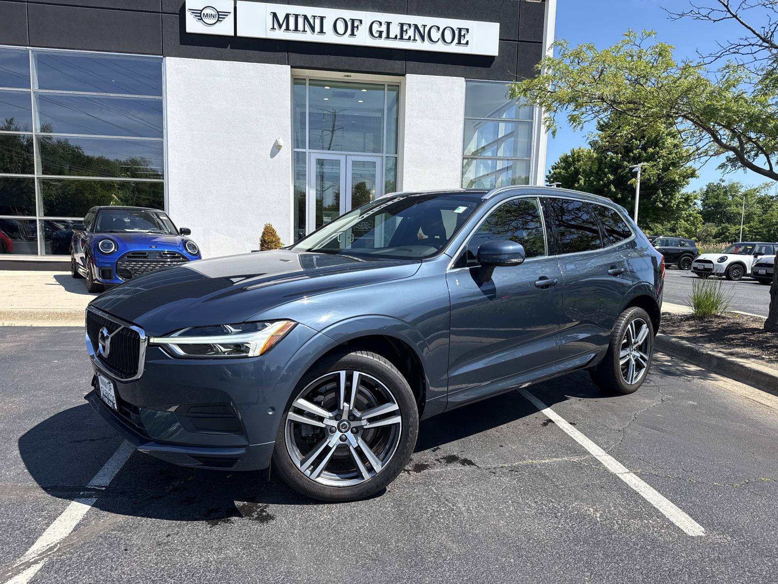 Used 2018 Volvo XC60 T6 Momentum w/ Convenience Package AWD/4WD image 1