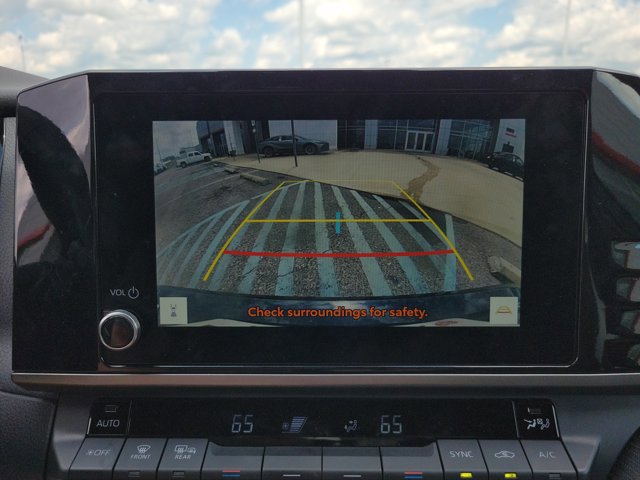 Used 2025 Toyota Camry SE image 12