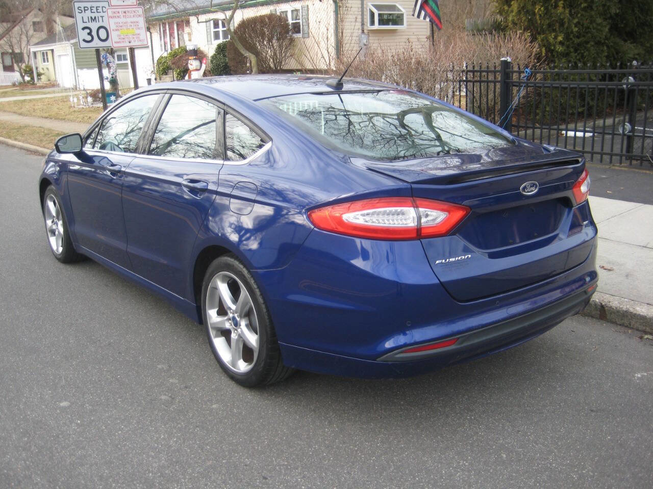 Used 2014 Ford Fusion SE w/ Equipment Group 201A image 4