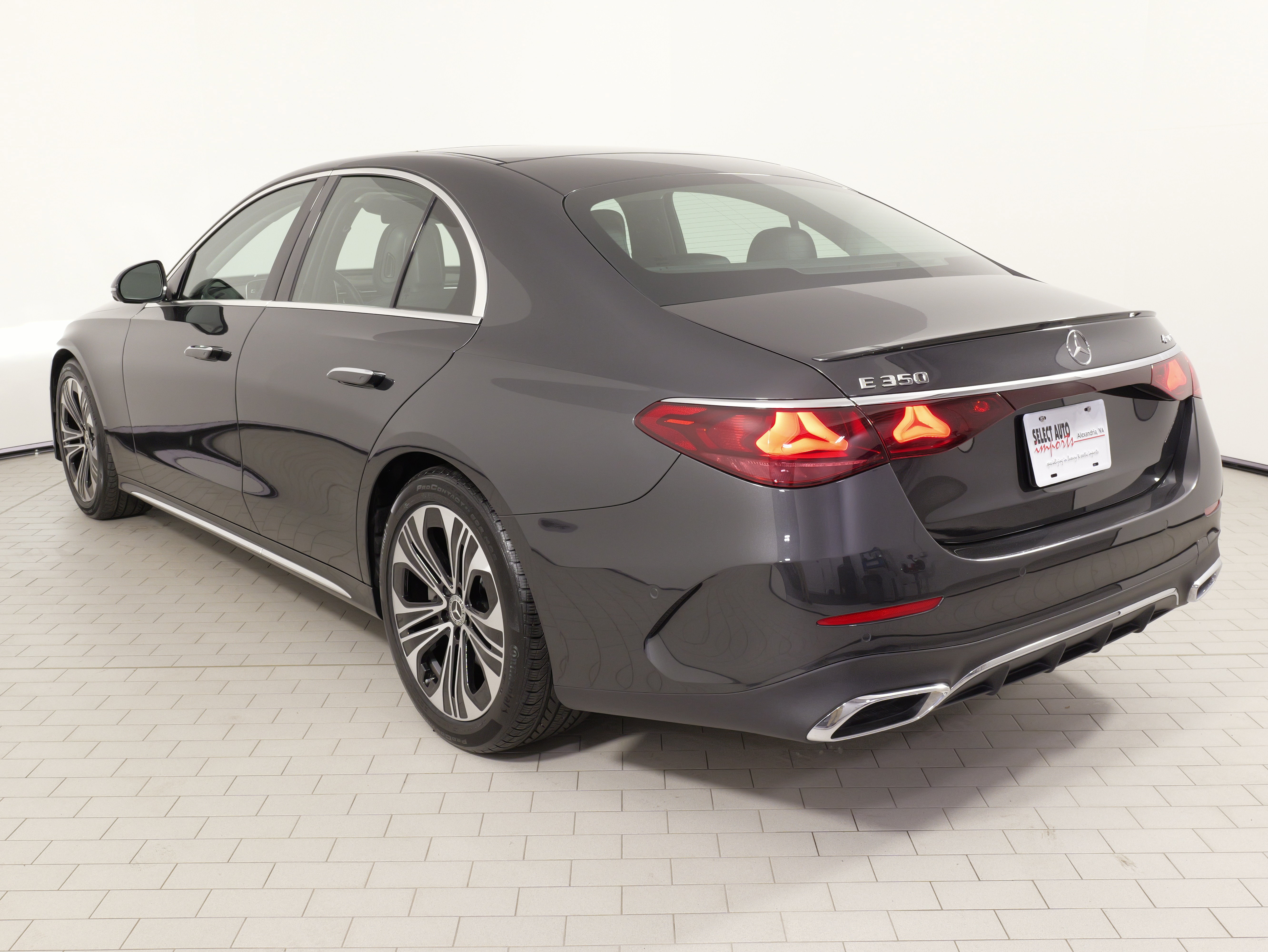 Used 2025 Mercedes-Benz E 350 4MATIC Sedan image 15