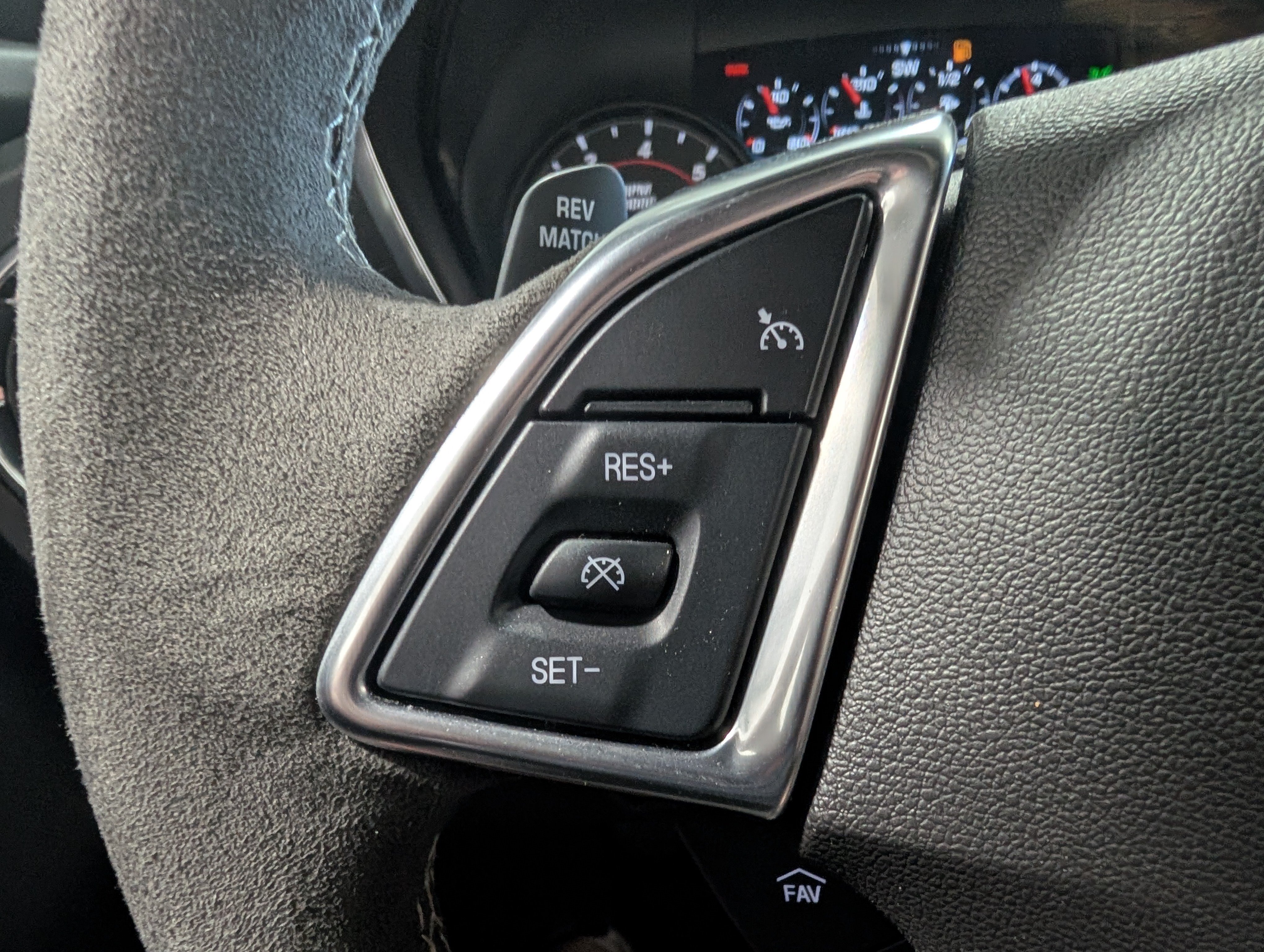 Used 2018 Chevrolet Camaro SS RWD image 19