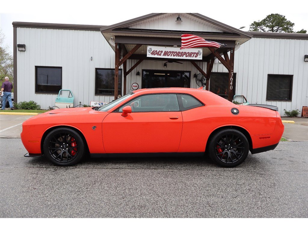Used 2016 Dodge Challenger SRT Hellcat image 2