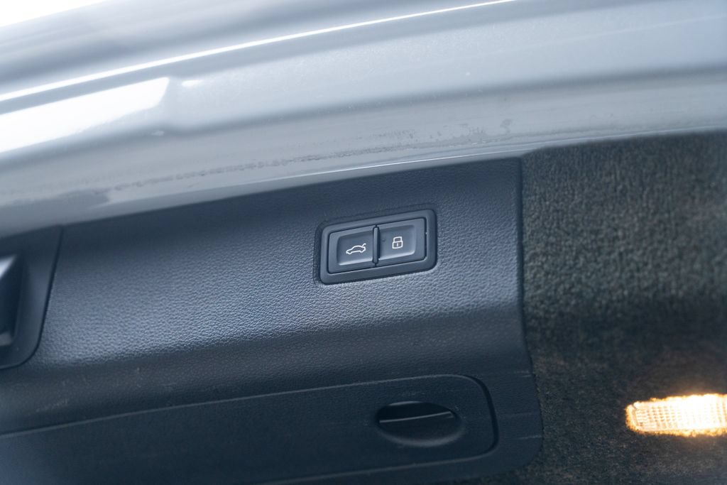 Used 2022 Bentley Bentayga AWD/4WD image 45