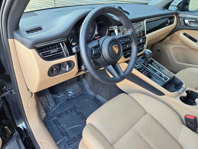 Used 2025 Porsche Macan image 4