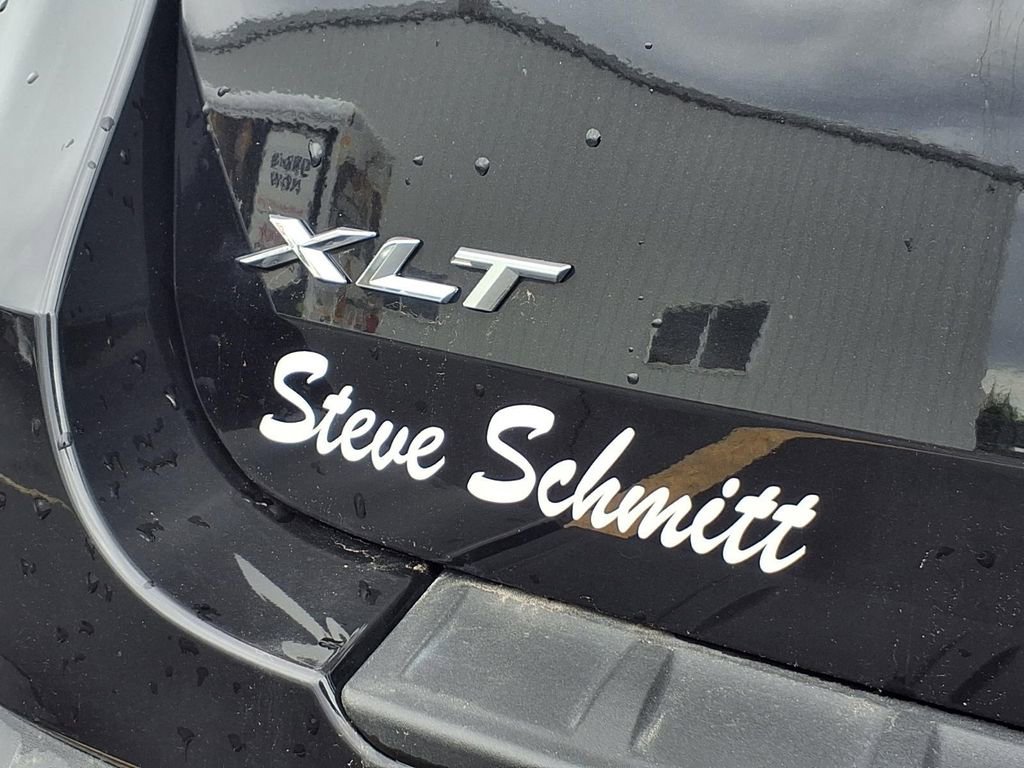 Used 2023 Ford Explorer XLT AWD/4WD image 32