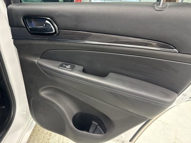 Used 2019 Jeep Grand Cherokee Overland w/ Jeep Active Safety Group image 34