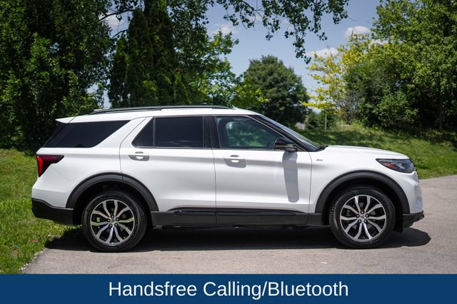 Used 2025 Ford Explorer ST-Line AWD/4WD image 4