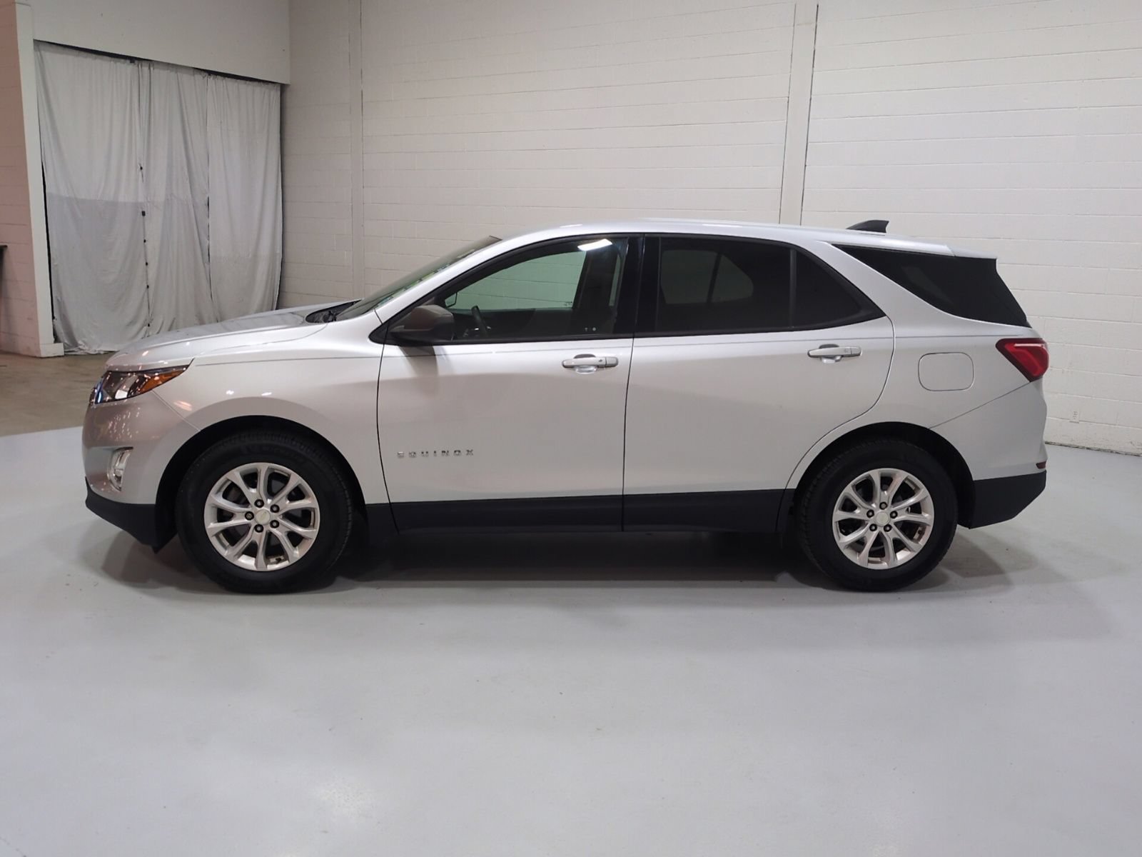 Used 2019 Chevrolet Equinox LS w/ LS Convenience Package FWD image 6