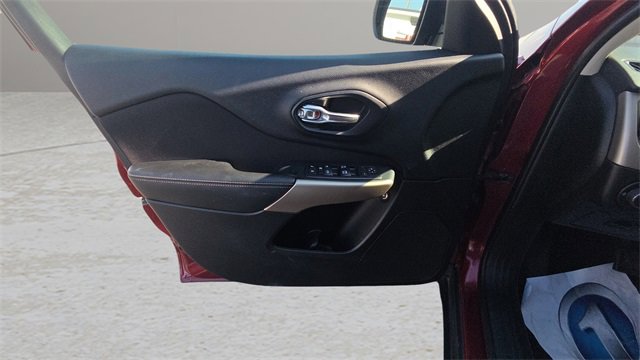 Used 2017 Jeep Cherokee Latitude image 22
