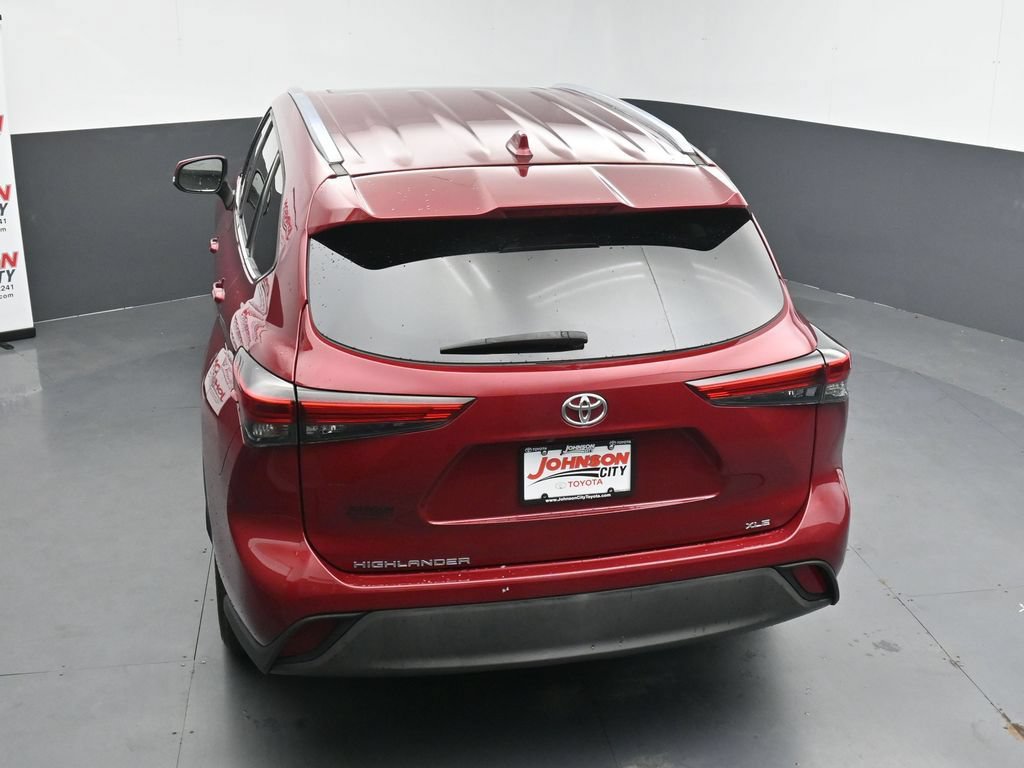 Used 2020 Toyota Highlander XLE FWD image 29