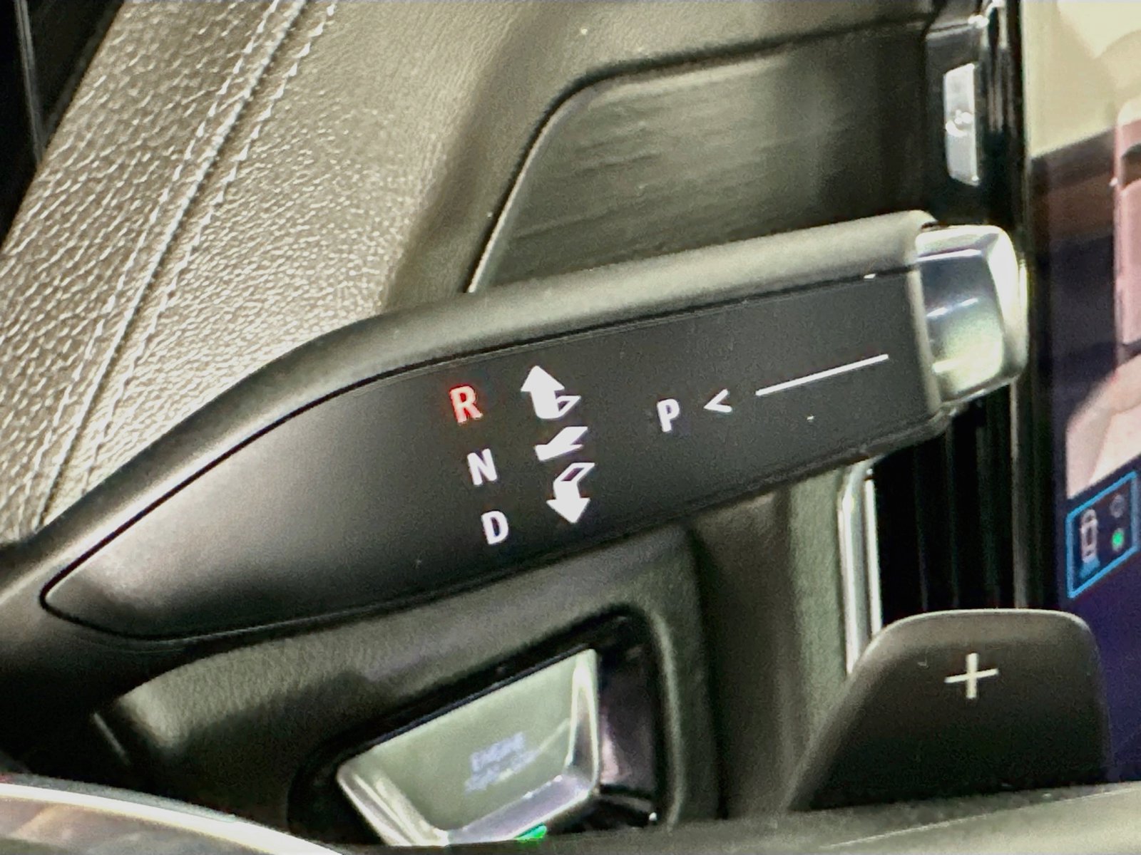 Used 2025 GMC Yukon XL Denali AWD/4WD image 18