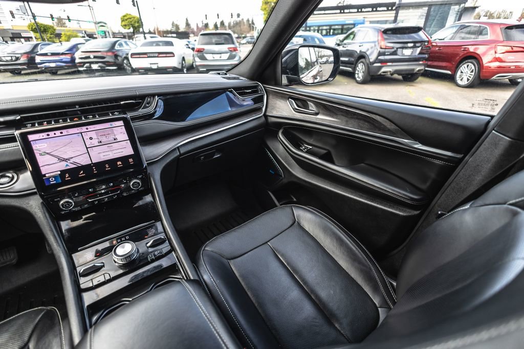 Used 2023 Jeep Grand Cherokee Overland w/ Rear Seat Video Group I AWD/4WD image 25