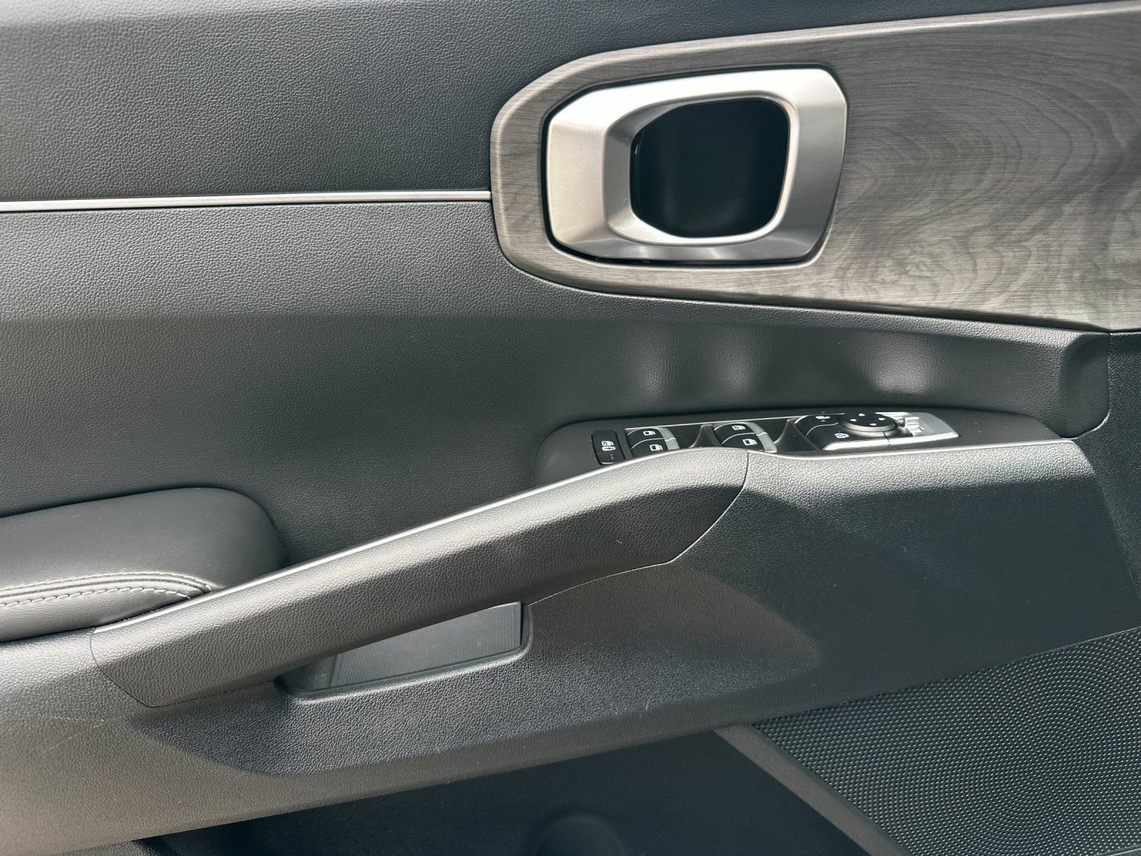 Certified 2025 Kia Sorento X-Line EX AWD/4WD image 13