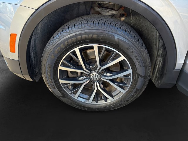 Used 2020 Volkswagen Tiguan SE FWD image 11