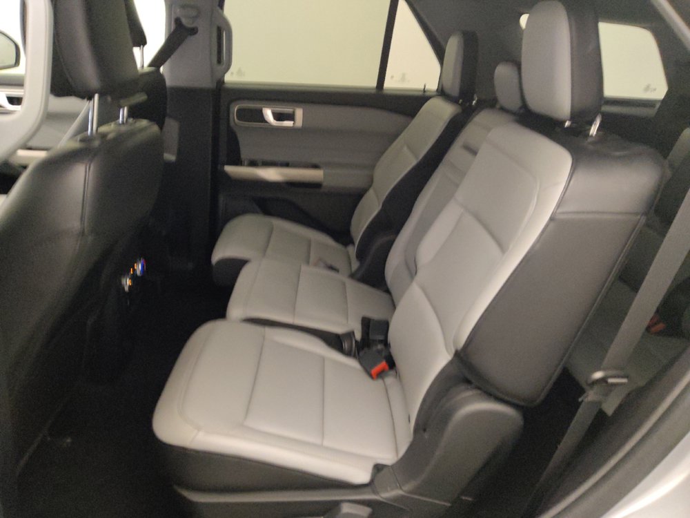 Used 2021 Ford Explorer XLT w/ Equipment Group 202A AWD/4WD image 18
