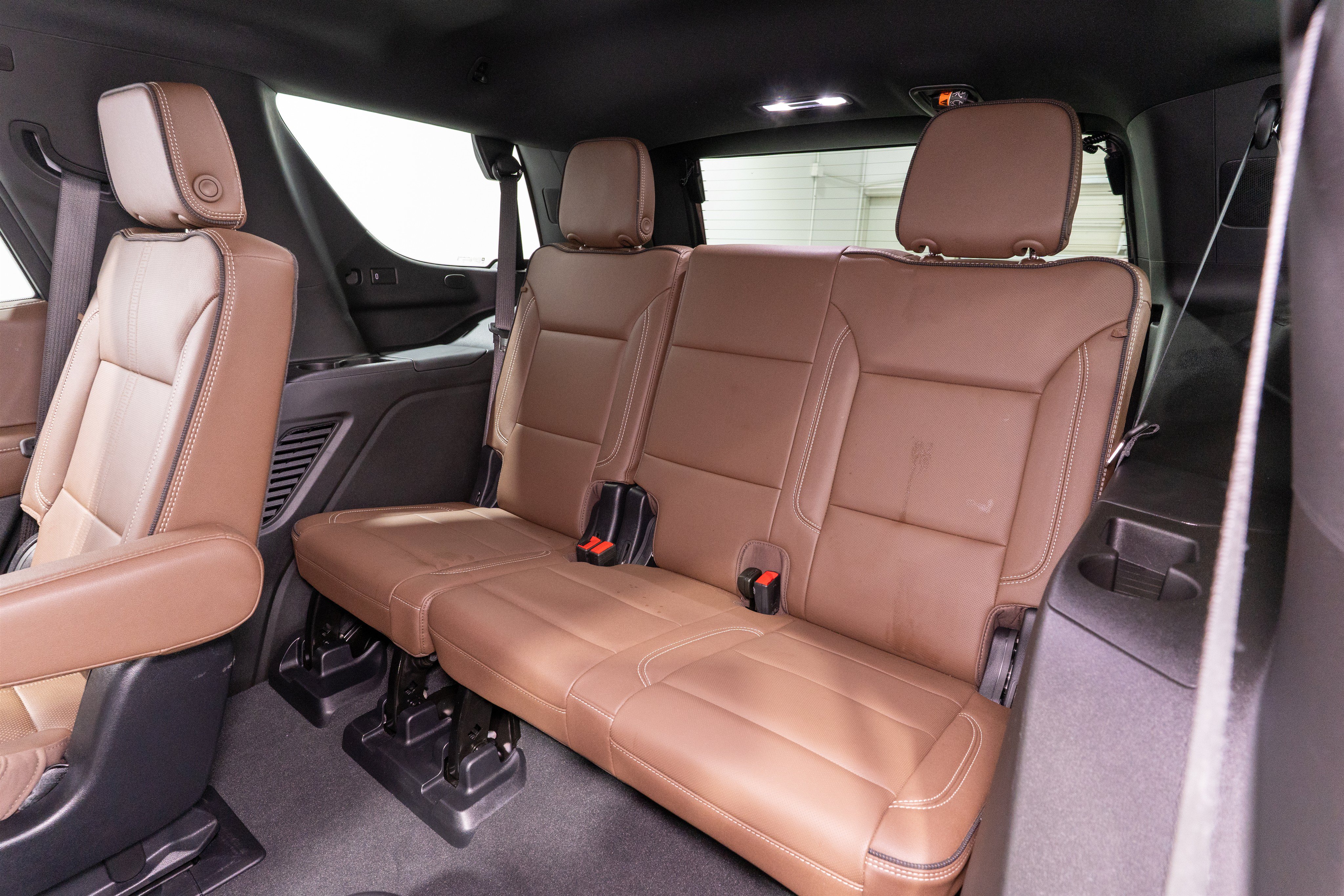 Used 2025 Chevrolet Tahoe High Country w/ LPO, Illumination Package AWD/4WD image 33