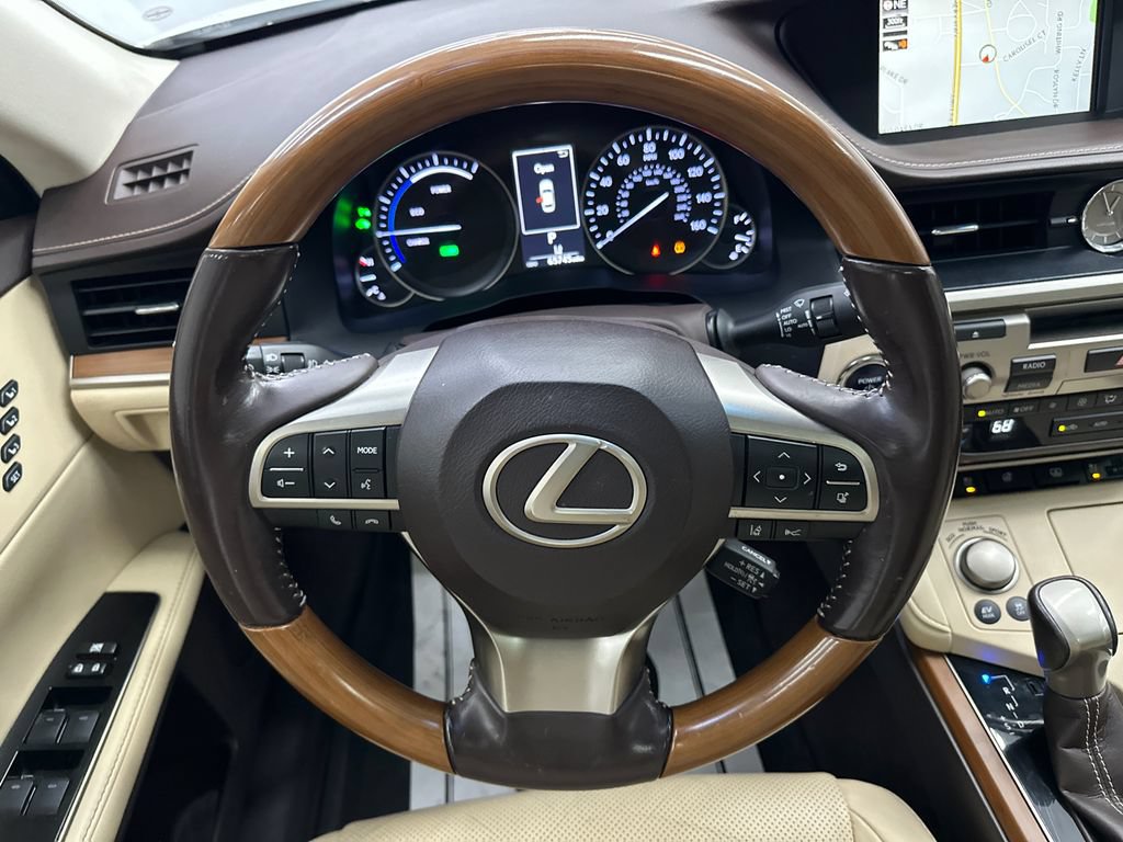 Used 2018 Lexus ES 300h w/ Luxury Package FWD image 25