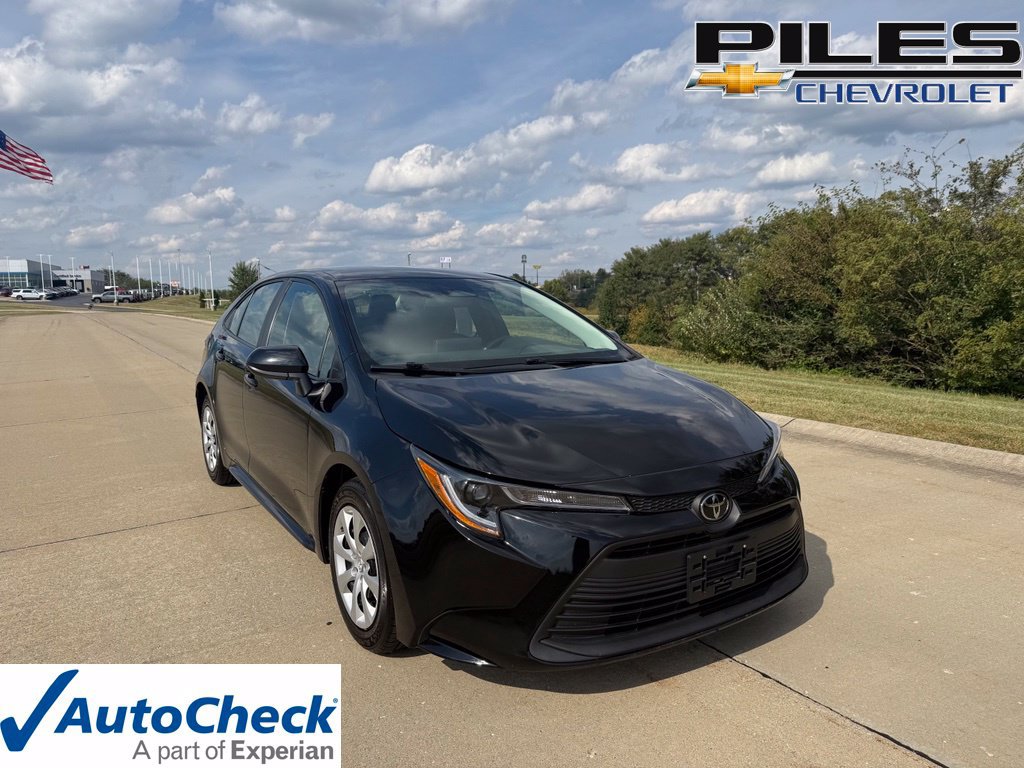 Used 2024 Toyota Corolla LE FWD image 1