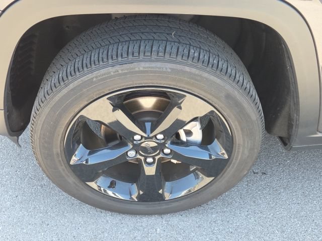Used 2024 Jeep Grand Cherokee Altitude AWD/4WD image 38