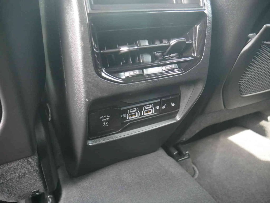 Certified 2025 Jeep Grand Cherokee Limited w/ Luxury Tech Group II AWD/4WD image 15