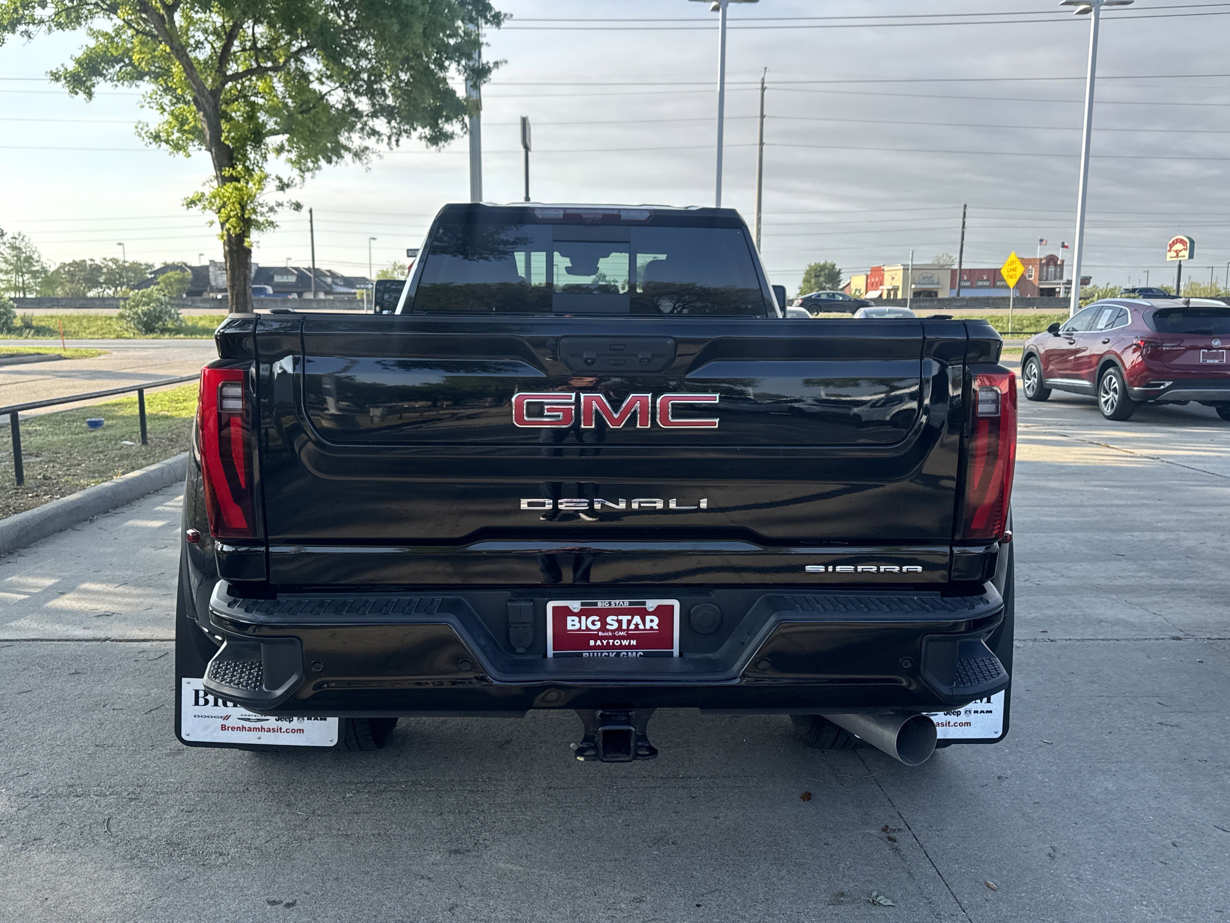 Used 2025 GMC Sierra 3500 Denali w/ Technology Package image 12