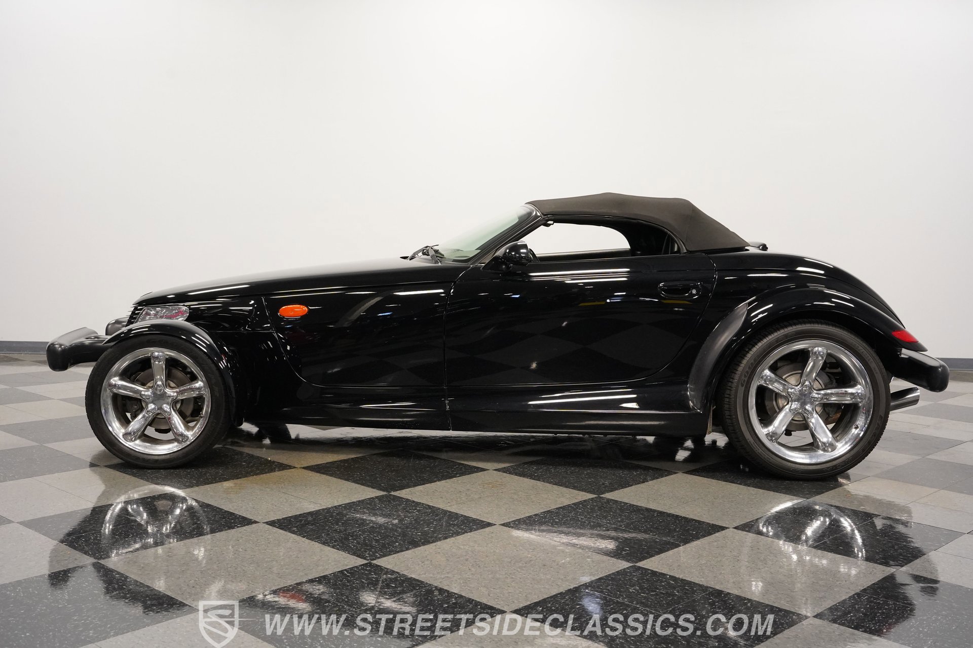 Used 2000 Plymouth Prowler image 2