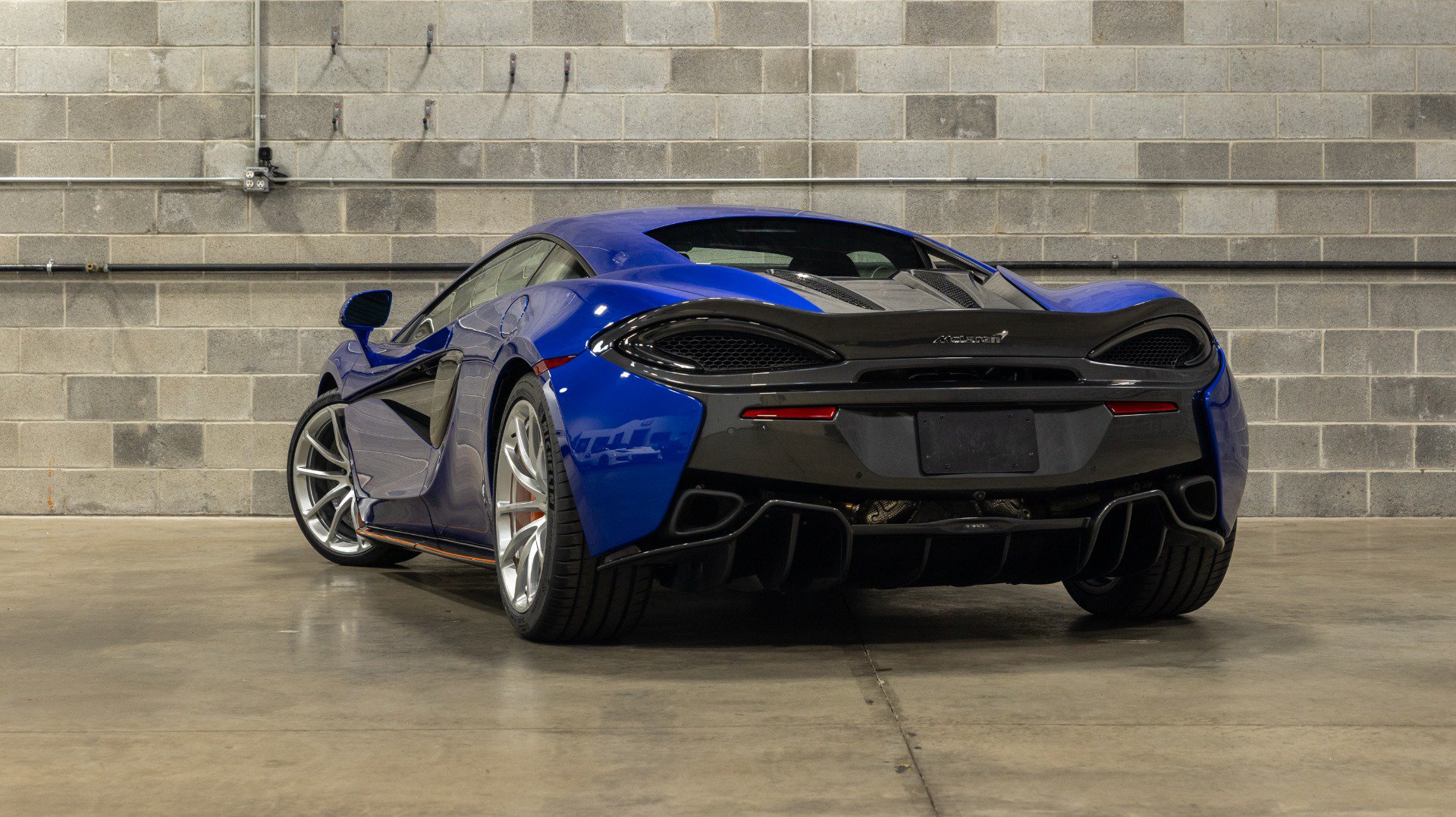 Used 2019 McLaren 570S Coupe RWD image 7