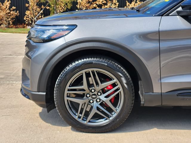 Used 2025 Ford Explorer ST AWD/4WD image 8