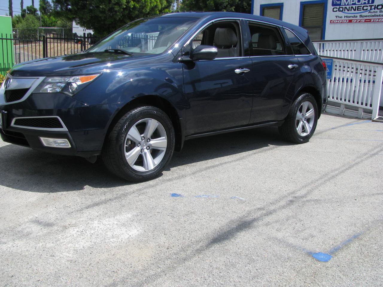 Used 2011 Acura MDX w/ Technology Package AWD/4WD image 2