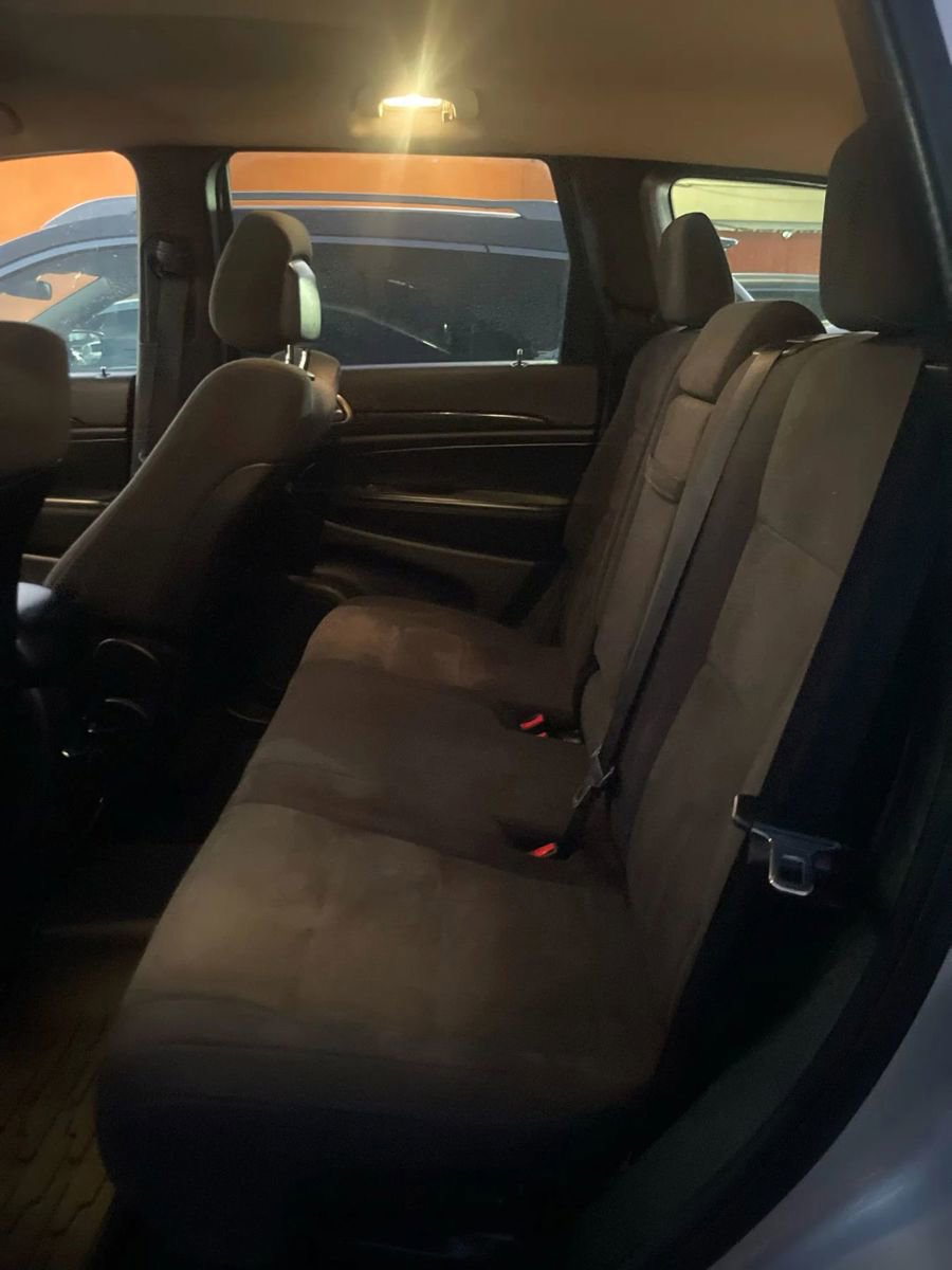 Used 2012 Jeep Grand Cherokee Laredo w/ Laredo E Group image 10