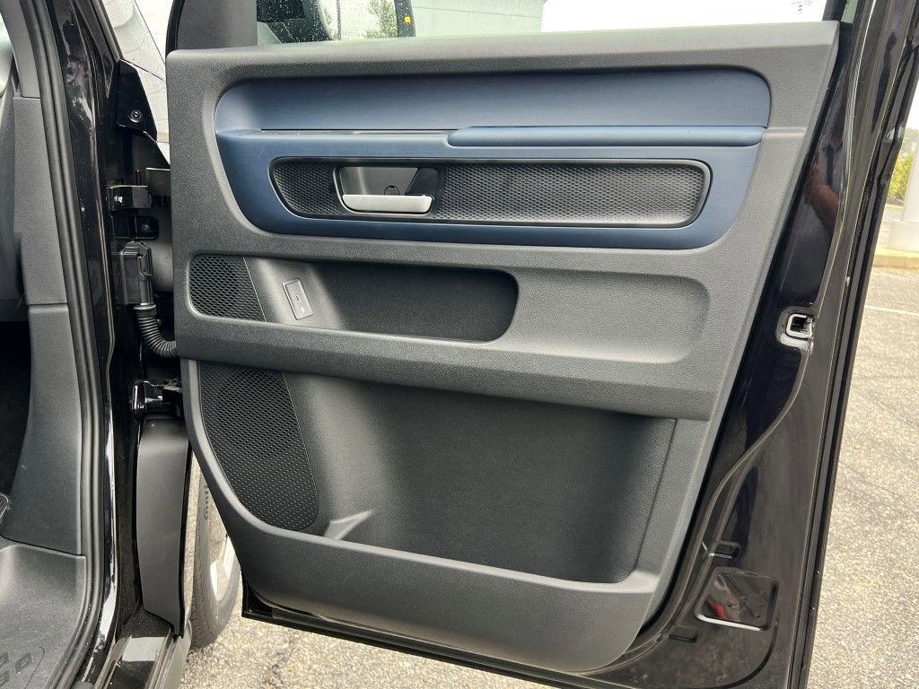 New 2025 Volkswagen ID. Buzz Pro S RWD image 7