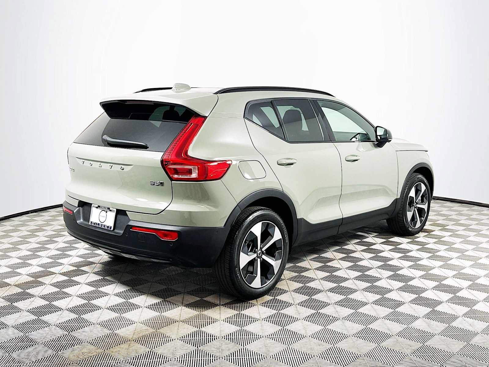 Used 2024 Volvo XC40 B5 Plus w/ Protection Package Premier AWD/4WD image 7