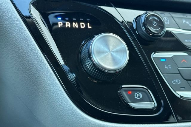 Used 2023 Chrysler Pacifica Touring-L image 32