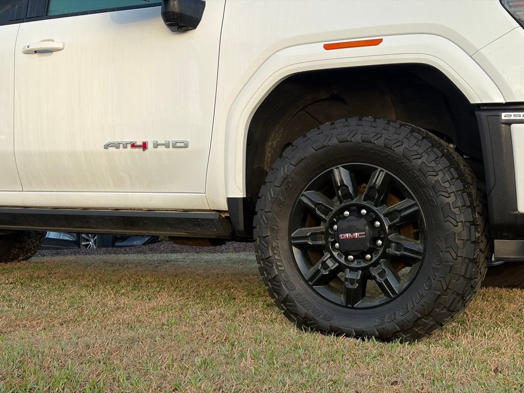 Used 2024 GMC Sierra 2500 AT4 w/ AT4 Premium Plus Package AWD/4WD image 8