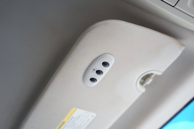 Used 2010 Chrysler Town & Country Touring image 9