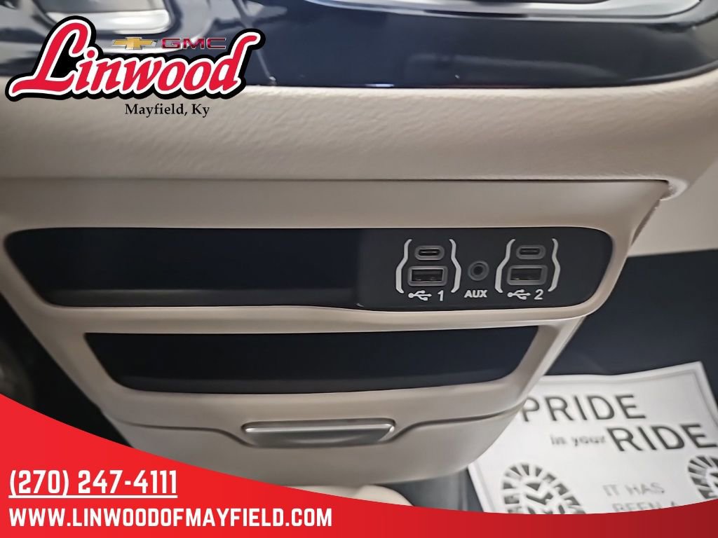 Used 2024 Chrysler Pacifica Touring-L FWD image 24