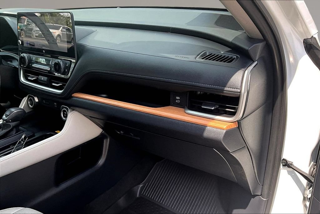 Used 2024 Toyota Grand Highlander AWD image 25