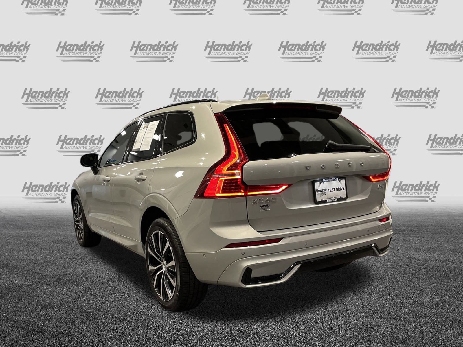 Used 2025 Volvo XC60 B5 Plus image 8
