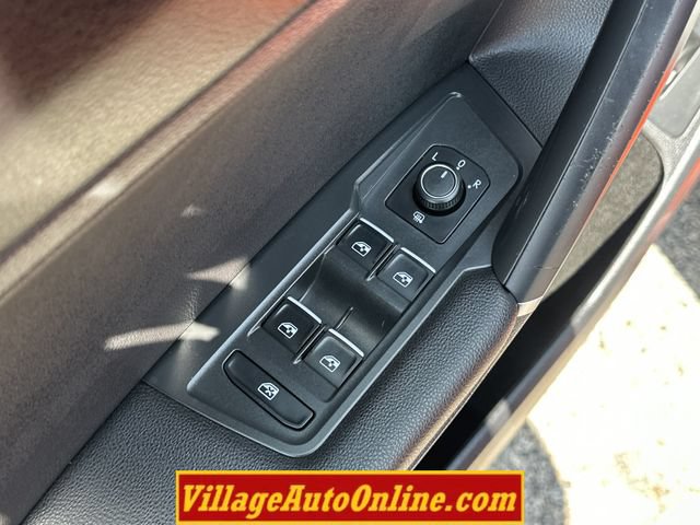 Used 2018 Volkswagen Tiguan SEL AWD/4WD image 11