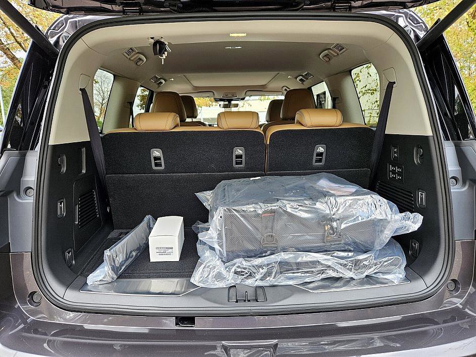 New 2026 INFINITI QX80 Luxe w/ Cargo Package image 12