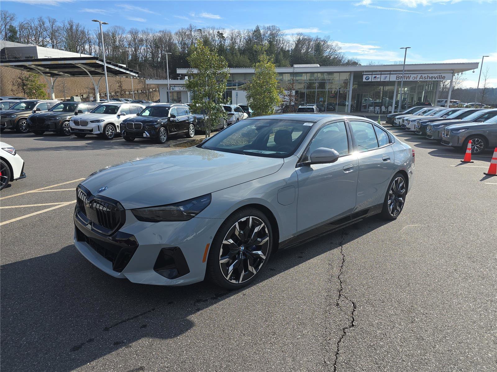 New 2026 BMW 550e xDrive AWD/4WD image 8
