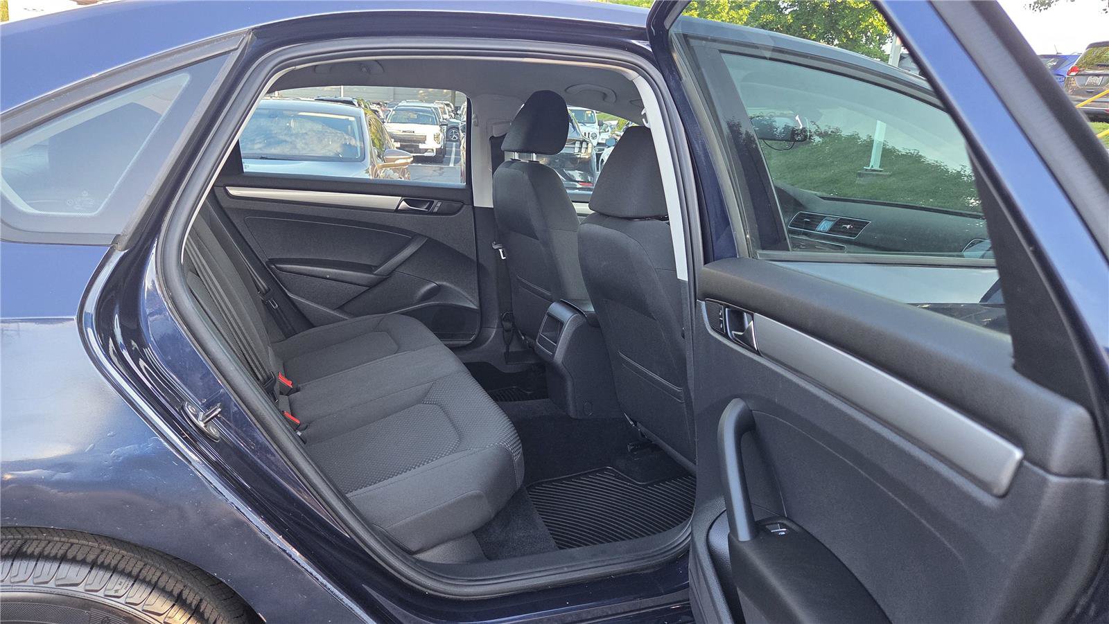 Used 2013 Volkswagen Passat 2.5 S FWD image 30