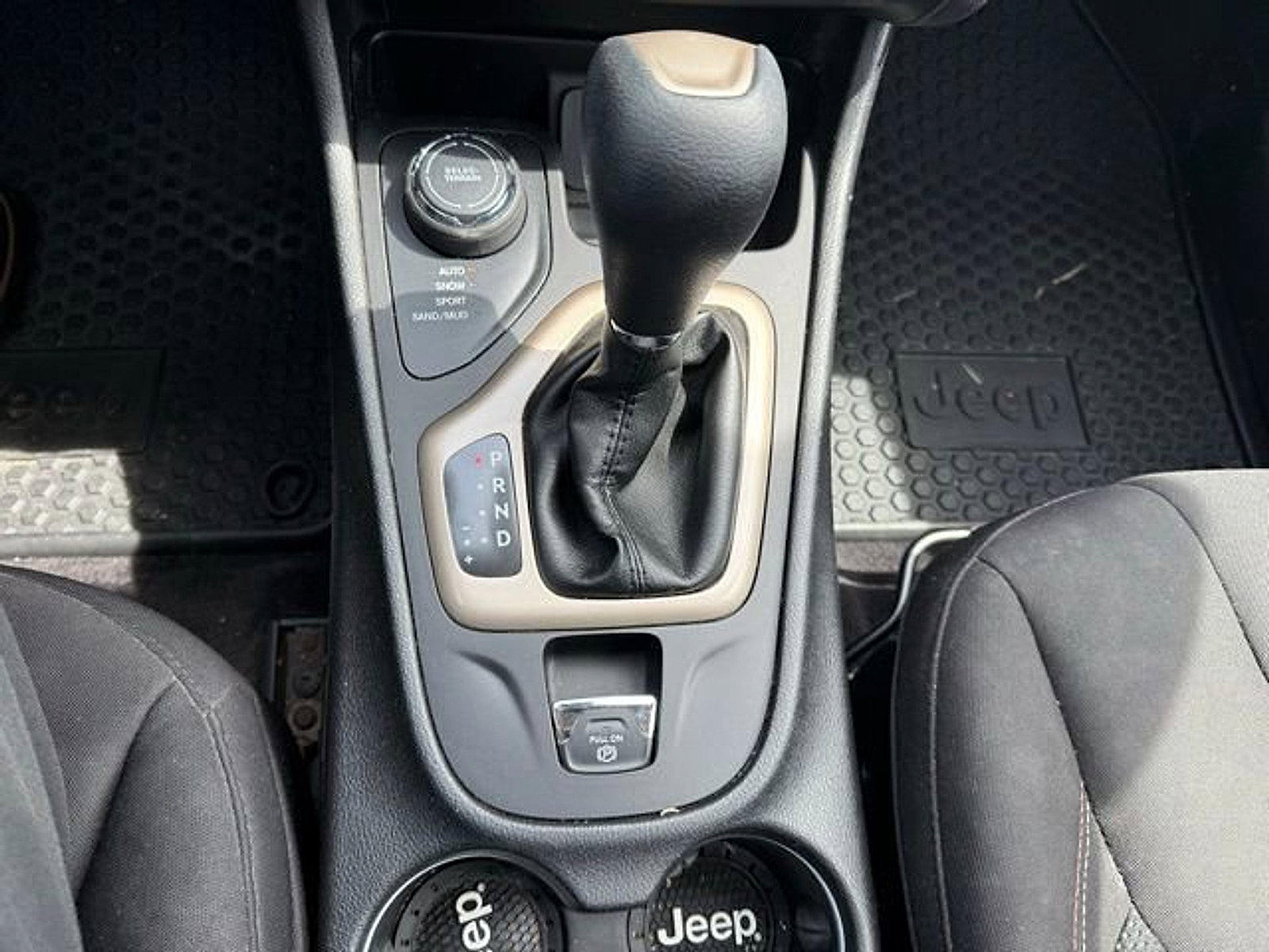 Used 2017 Jeep Cherokee 75th Anniversary image 14